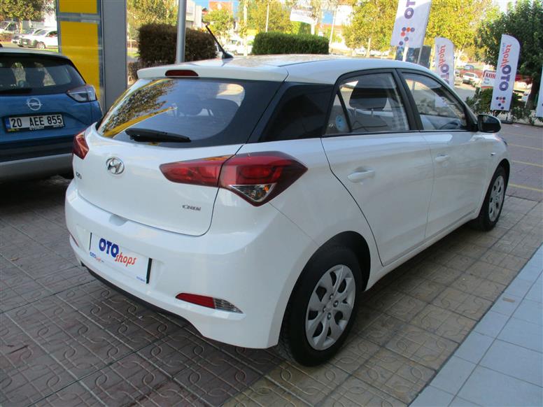 Hyundai I20 Araba Fiyatları  - Merkezi Kilit Park Mesafe Kontrol İç Donanım Ahşap Arabam.com > Otomobil > Hyundai > I20 > 1.4 Cvvt Elite Otomatik.